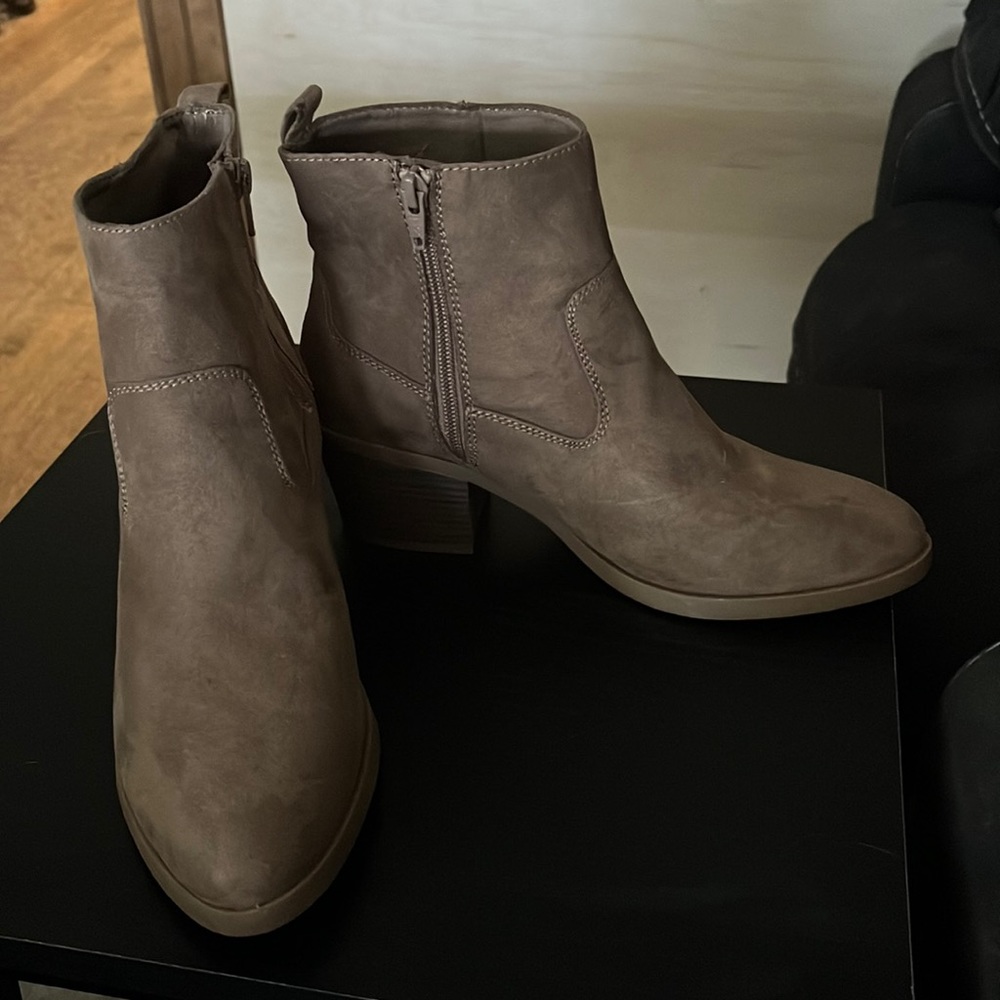 Old navy booties - size 8.5 - tried on but not worn